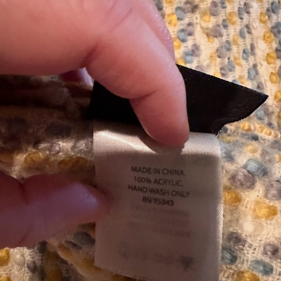 Cynthia Rowley blue/ yellow throw with fringe! Super soft! Used condition! - Picture 4 of 7